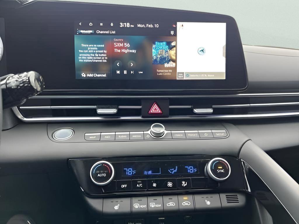 Used 2025 Hyundai Elantra Sport image 17