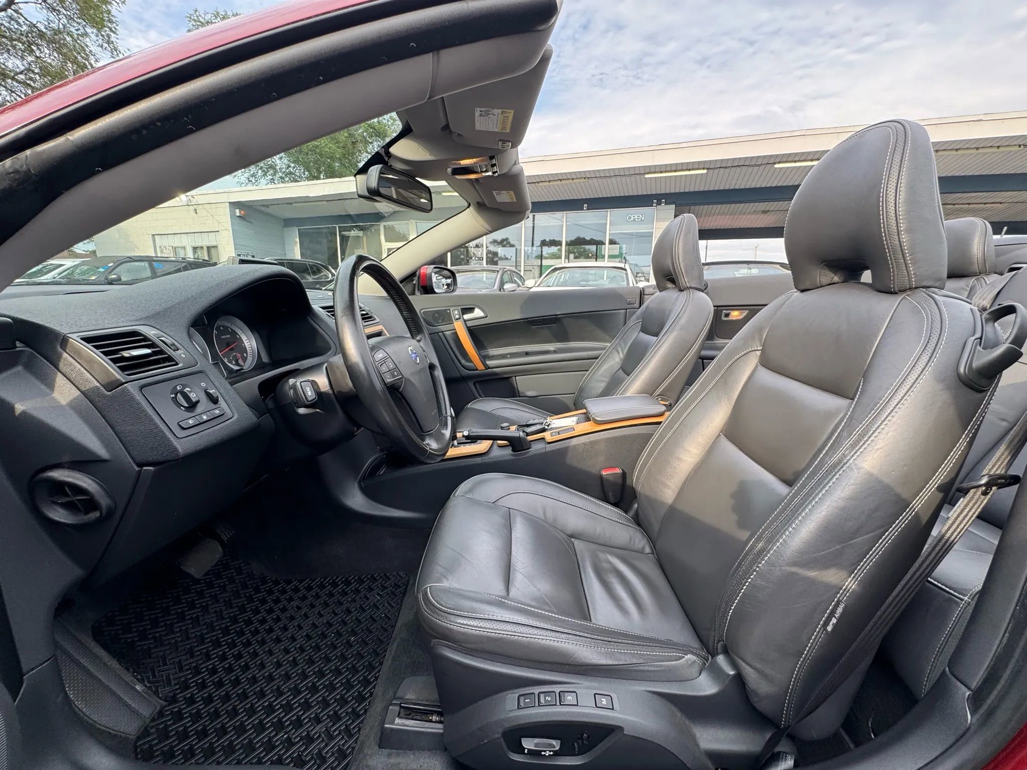 Used 2011 Volvo C70 T5 w/ Multimedia Pkg image 14