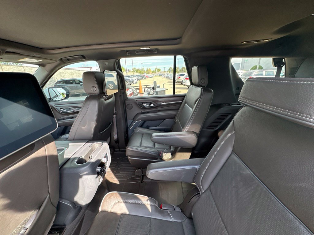 Used 2024 GMC Yukon Denali w/ Advanced Technology Package AWD/4WD image 3