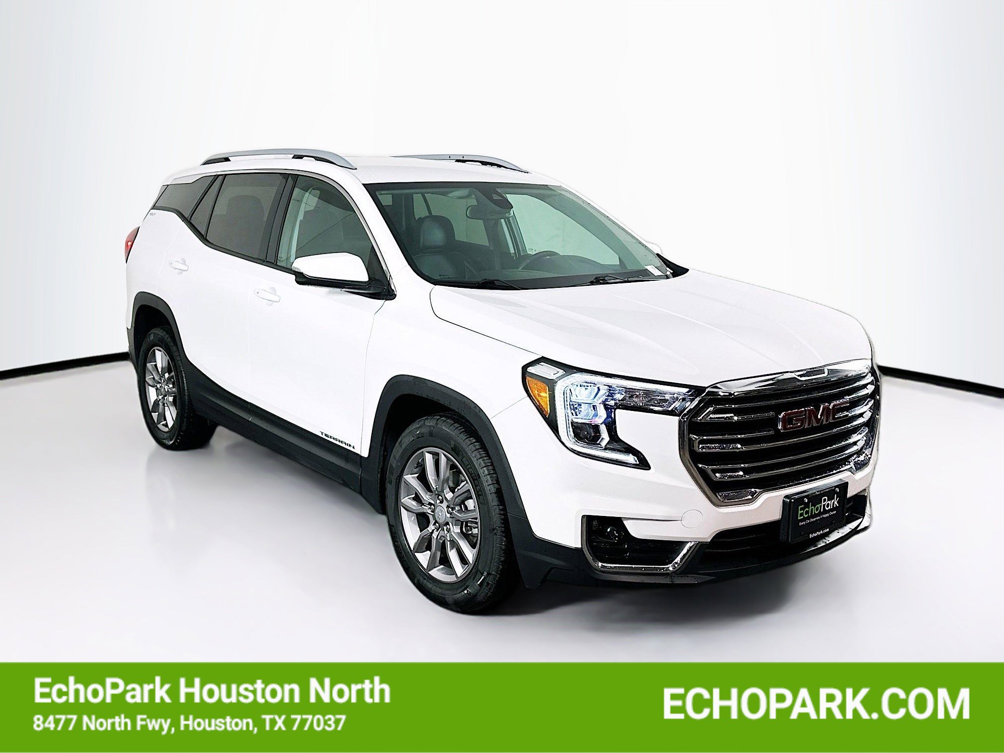 Used 2024 GMC Terrain SLT image 1