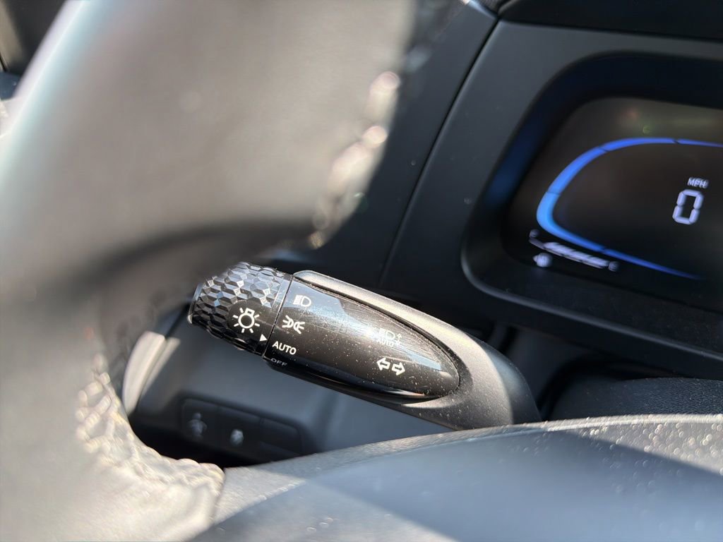 Certified 2025 Hyundai Elantra Sport image 29