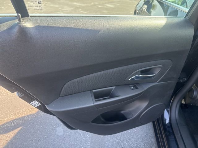 Used 2016 Chevrolet Cruze LT w/ Technology Package FWD image 18