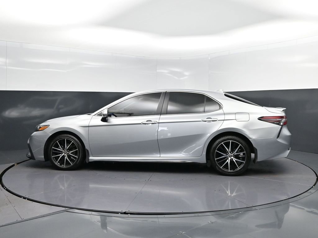 Used 2024 Toyota Camry SE image 4