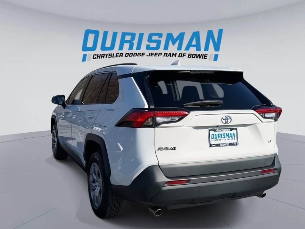 Used 2021 Toyota RAV4 LE image 4