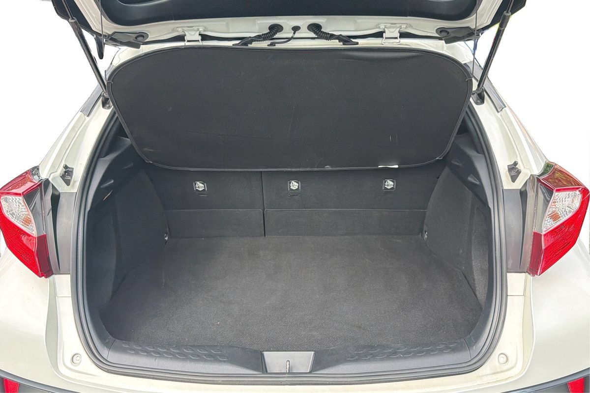 Used 2018 Toyota C-HR XLE FWD image 11