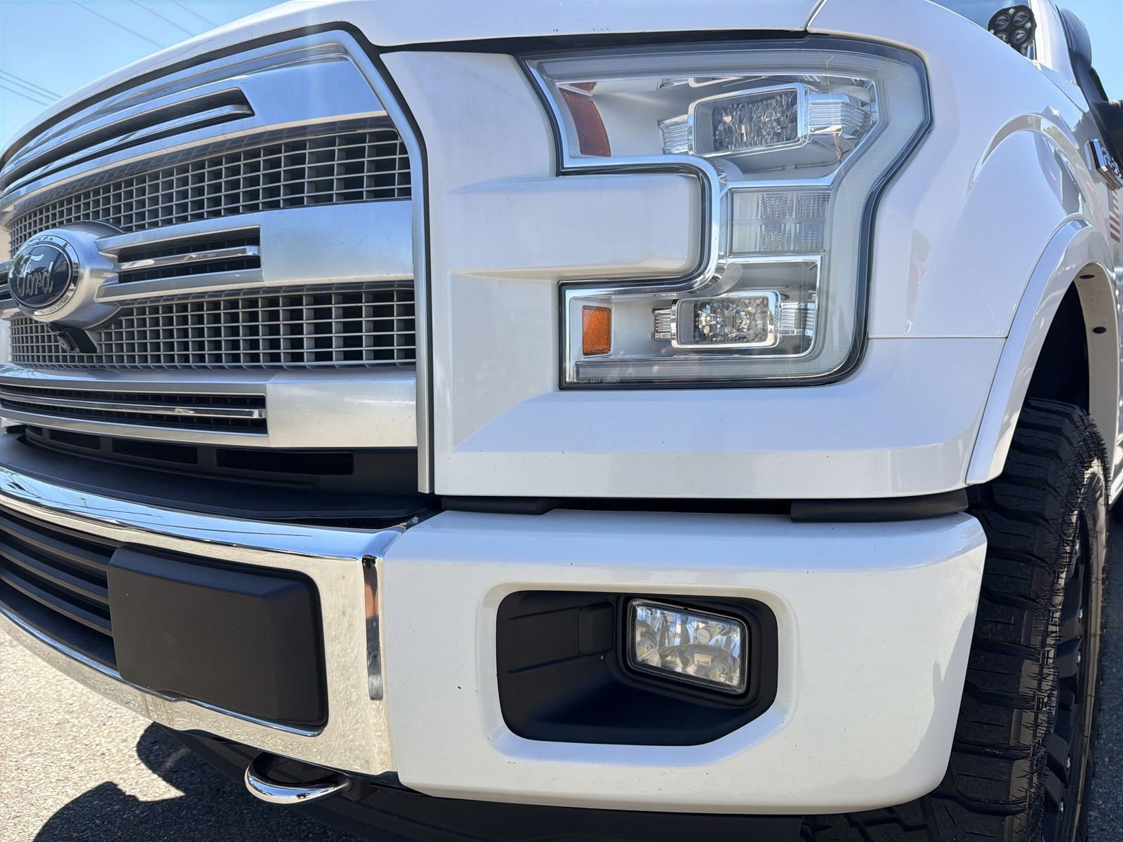 Used 2015 Ford F150 Platinum w/ Equipment Group 701A Luxury AWD/4WD image 15