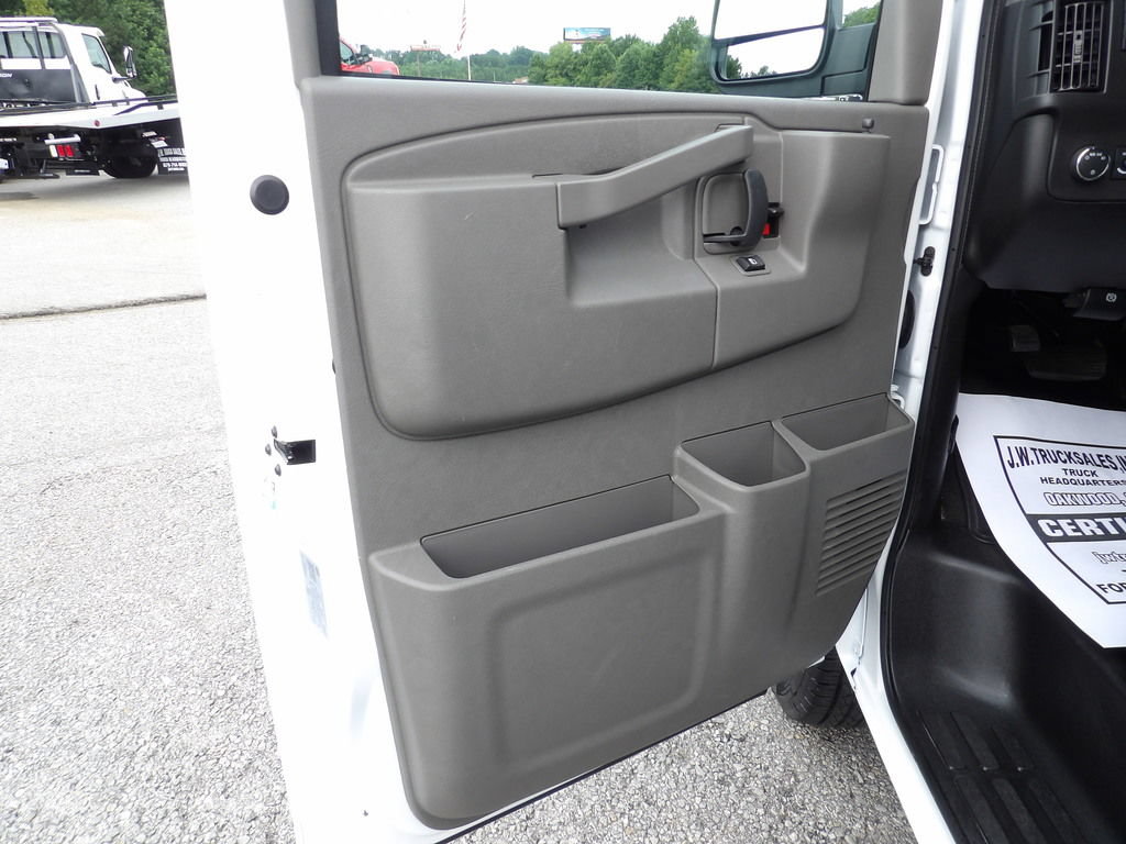 Used 2025 Chevrolet Express 3500 LT w/ LT Preferred Equipment Group RWD image 14