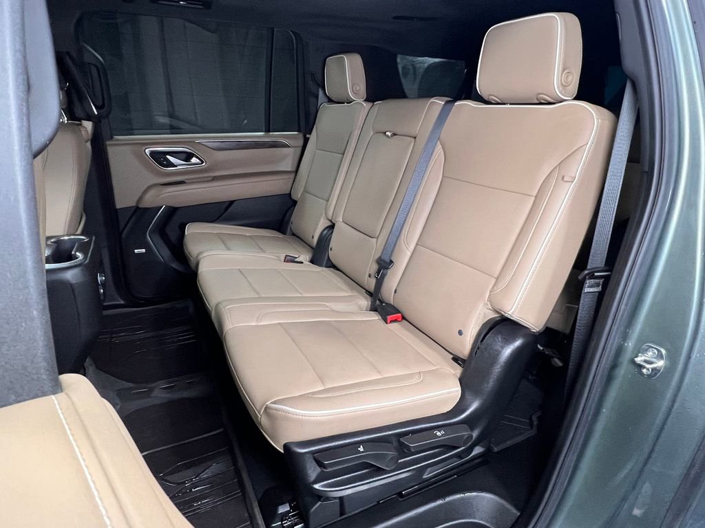 Used 2024 Chevrolet Suburban Premier w/ Premium Package 2 AWD/4WD image 21