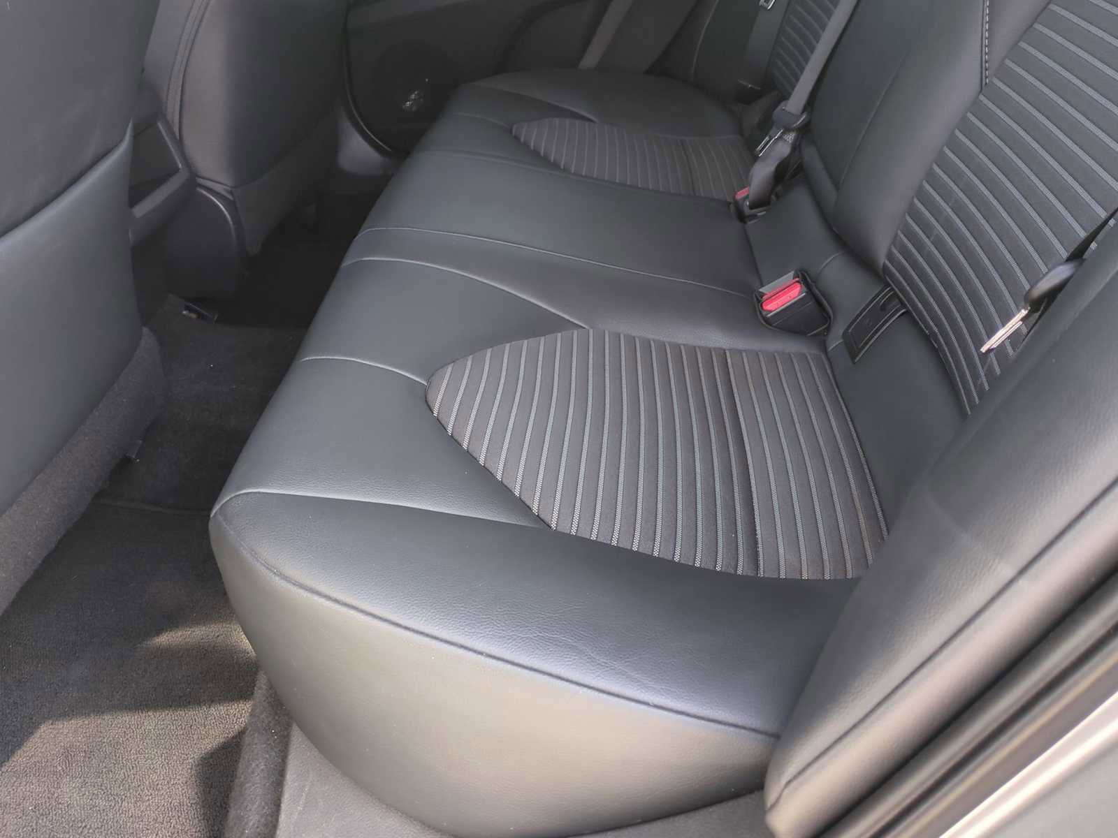 Used 2019 Toyota Camry SE FWD image 22