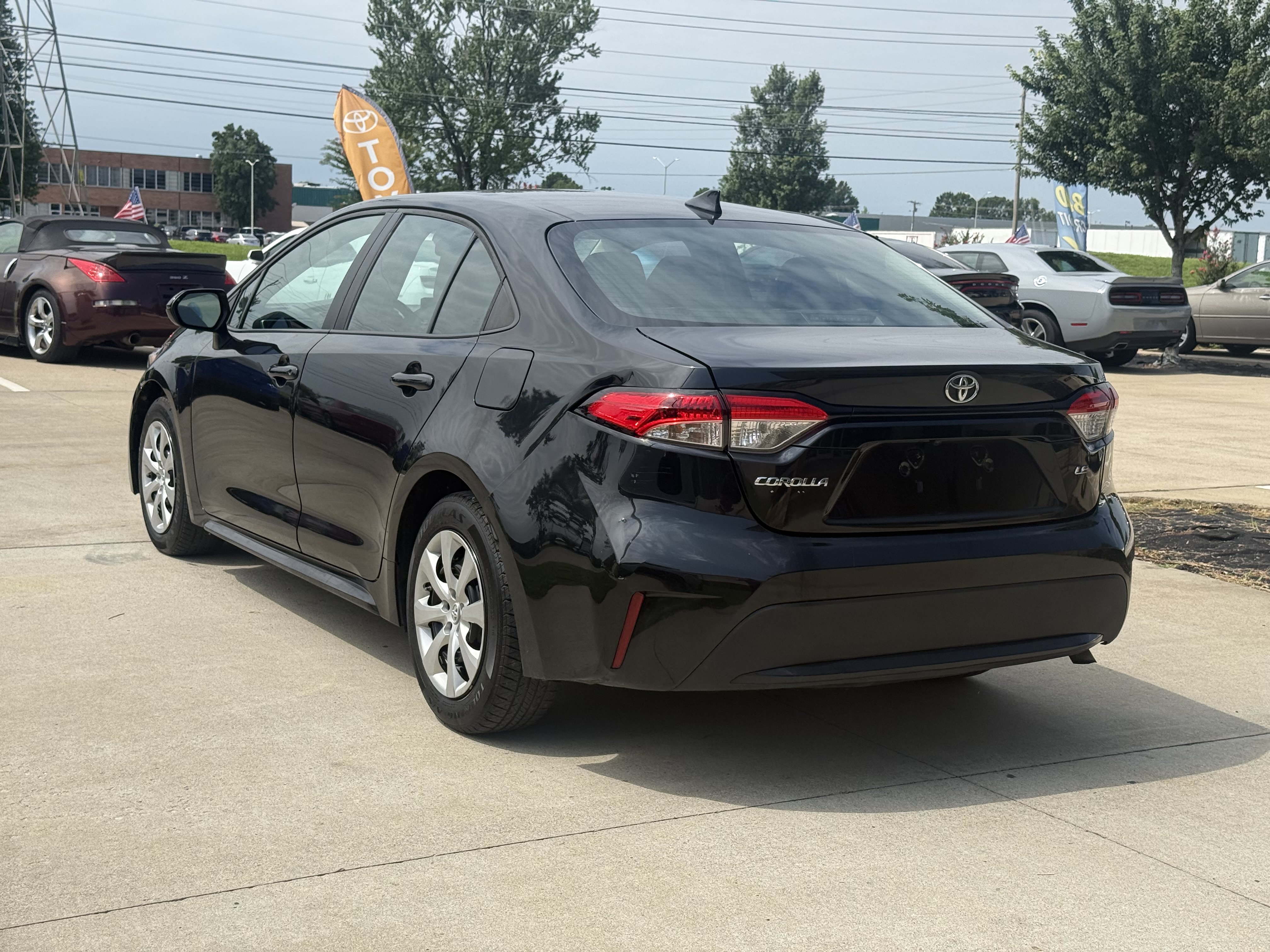 Used 2022 Toyota Corolla LE FWD image 5