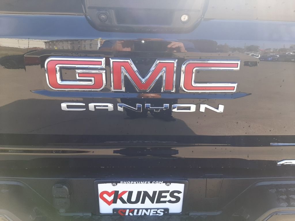 Used 2024 GMC Canyon AT4X AWD/4WD image 15