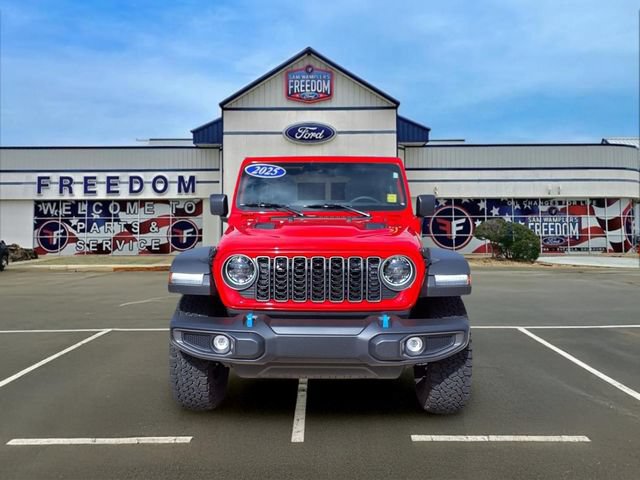 Used 2025 Jeep Wrangler Unlimited Rubicon 4xe w/ Convenience Group AWD/4WD image 2