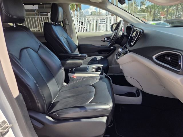 Certified 2023 Chrysler Pacifica Touring-L image 20