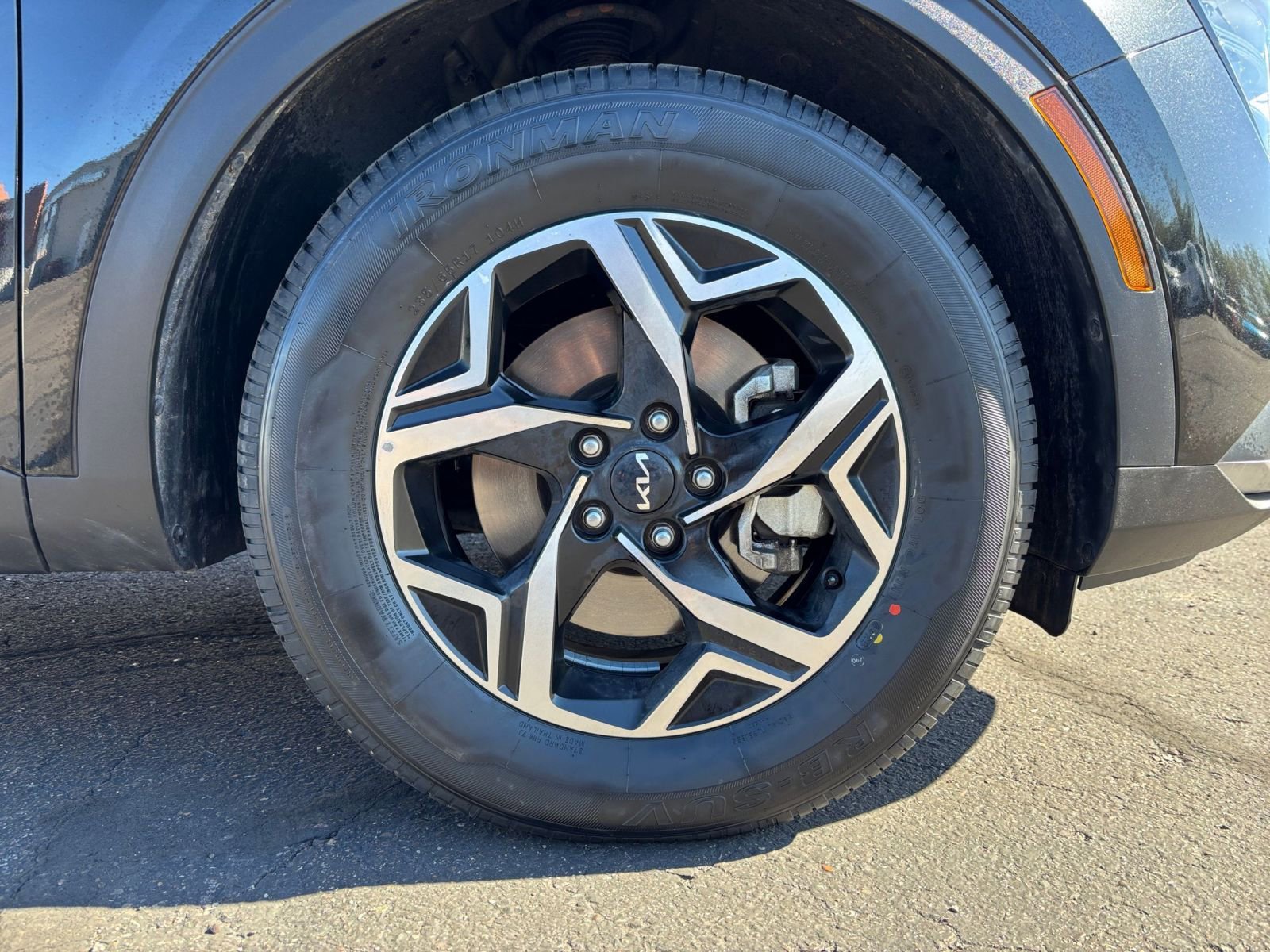 Used 2025 Kia Sportage LX image 29