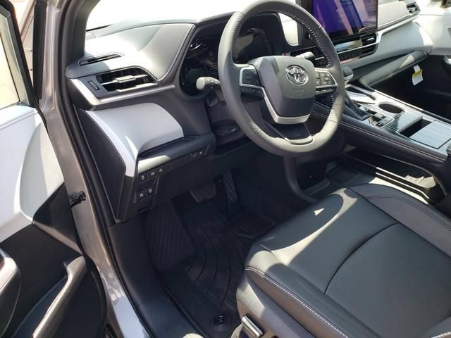 New 2026 Toyota Sienna XSE FWD image 10
