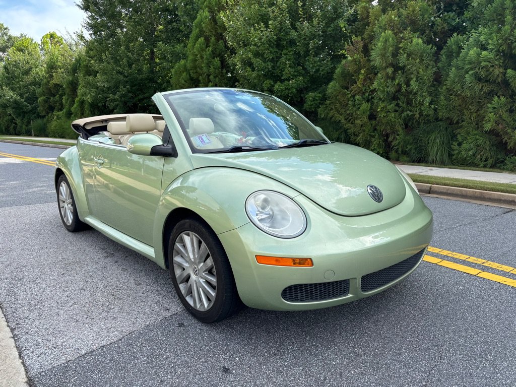 Used 2008 Volkswagen Beetle SE FWD image 3