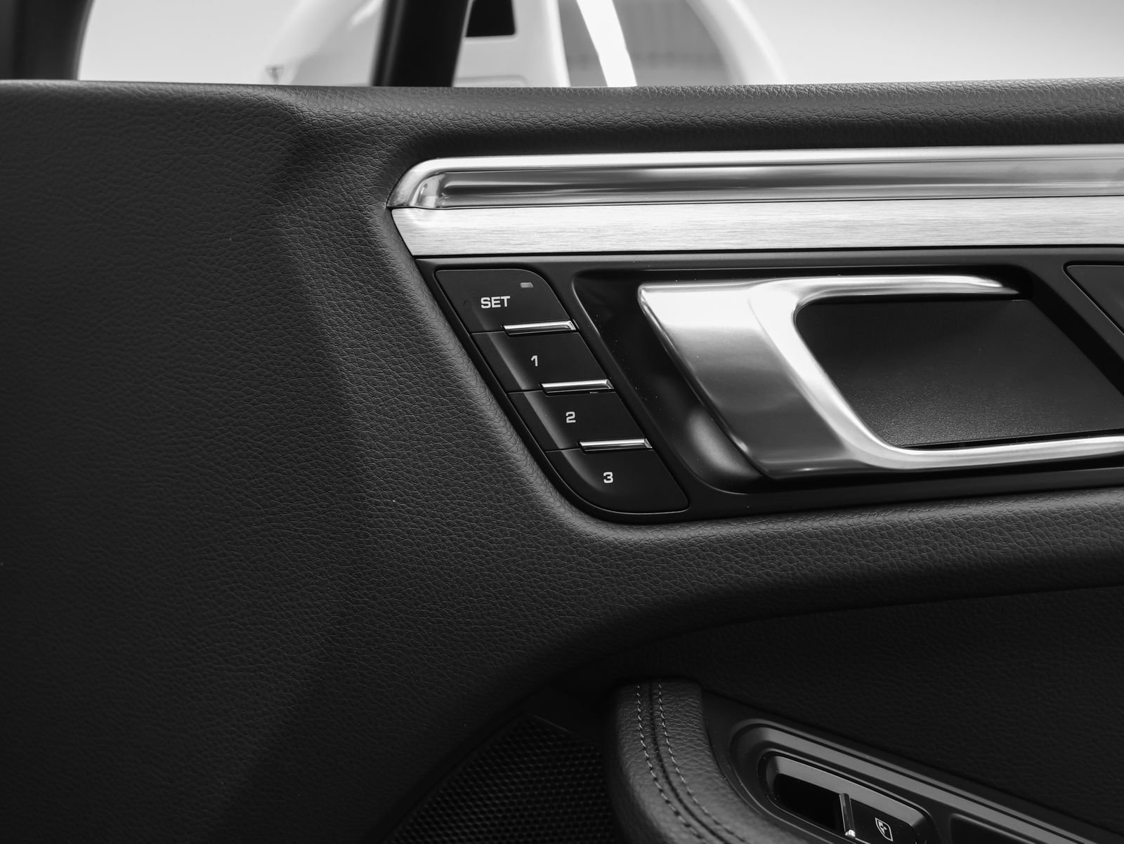 Certified 2026 Porsche Macan image 21