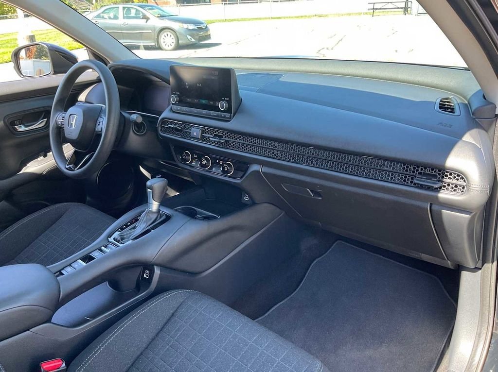 Used 2023 Honda HR-V LX image 19