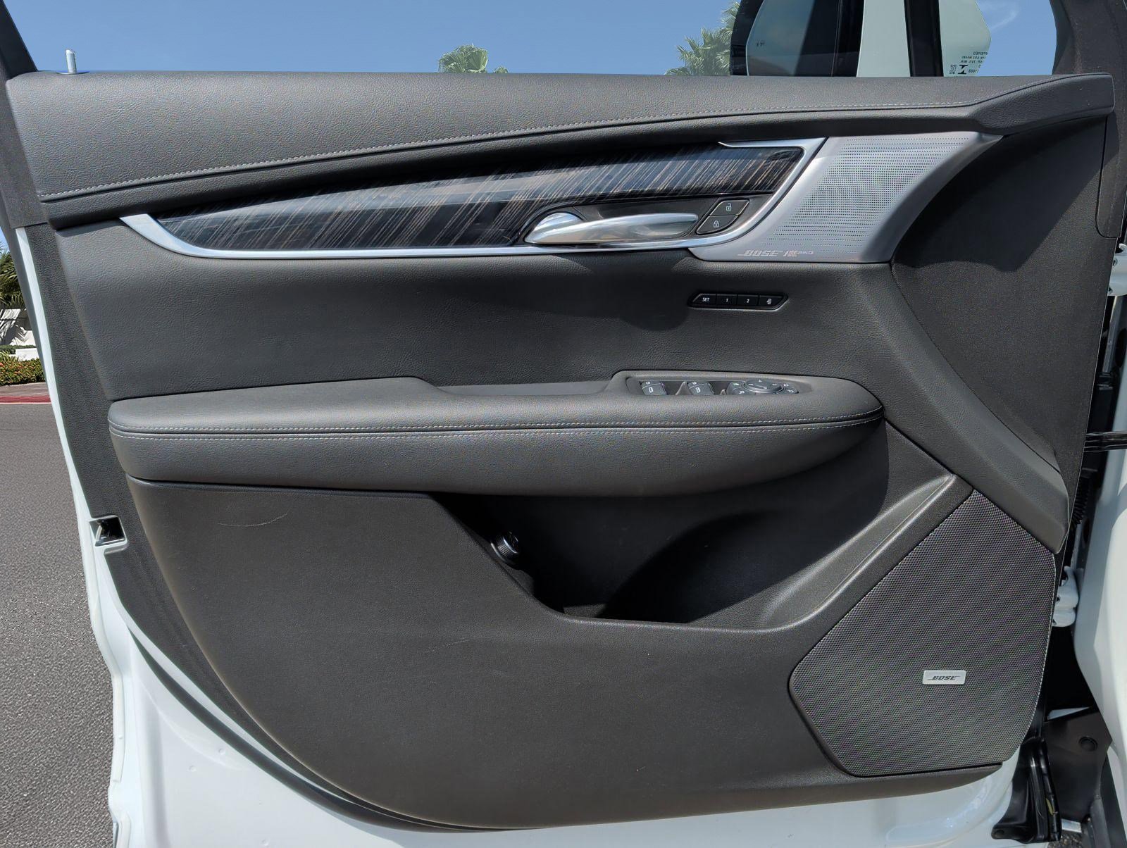 Used 2023 Cadillac XT6 Premium Luxury w/ Technology Package FWD image 8