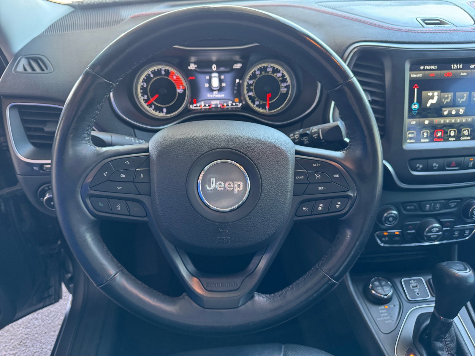 Used 2019 Jeep Cherokee Trailhawk AWD/4WD image 9