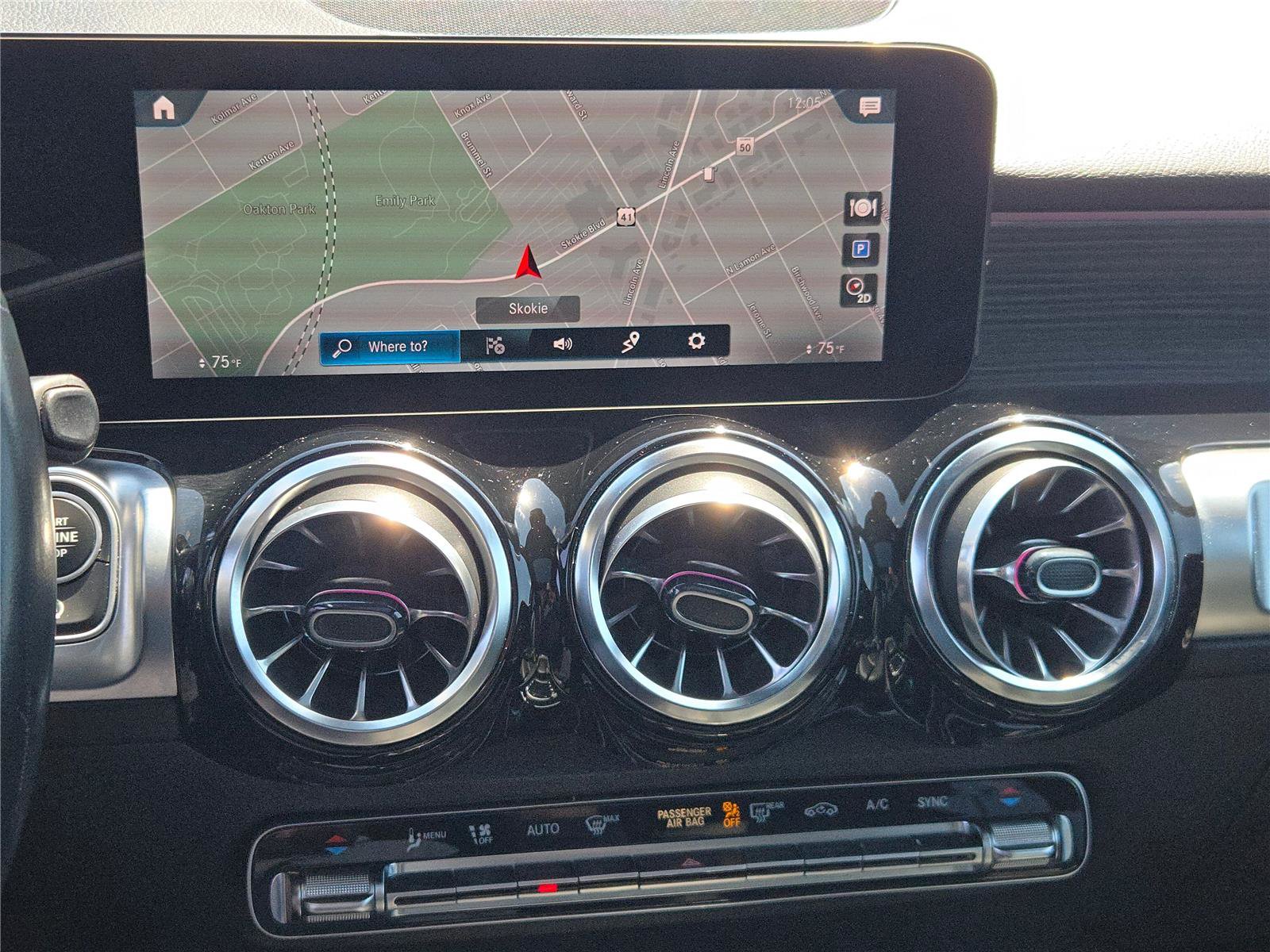 Used 2023 Mercedes-Benz GLB 250 4MATIC w/ Premium Package image 30