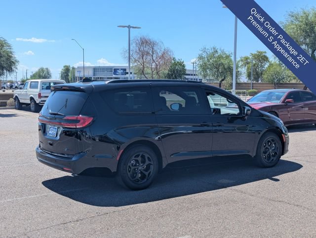 Used 2025 Chrysler Pacifica Premium FWD image 7