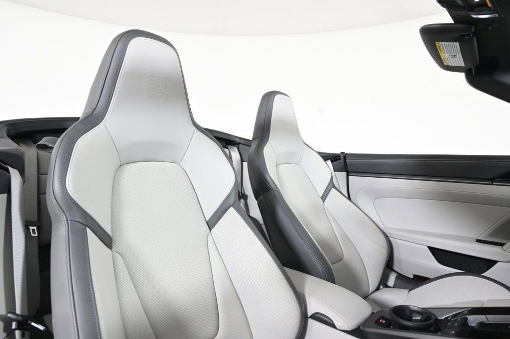 Certified 2025 Porsche 911 Carrera image 17