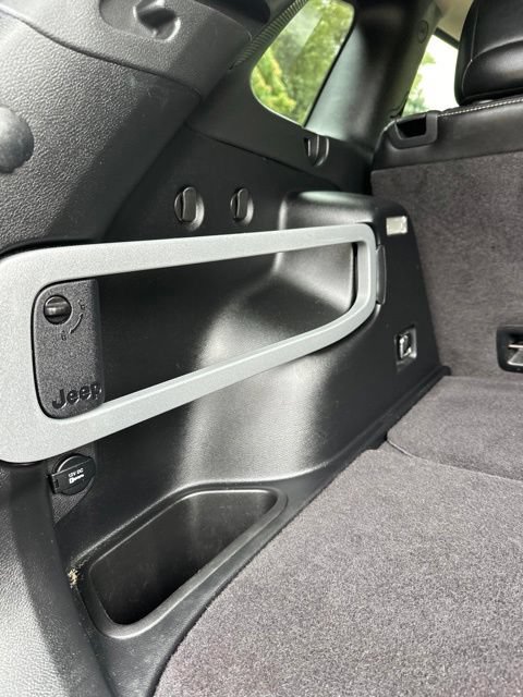 Used 2014 Jeep Cherokee Limited w/ Technology Group FWD image 25