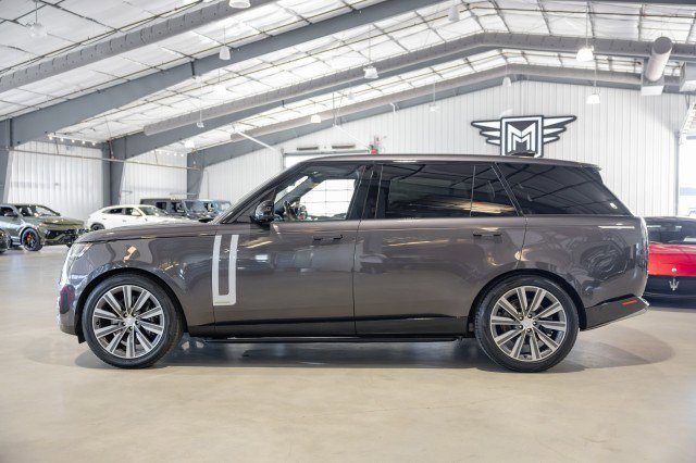 Used 2023 Land Rover Range Rover Long Wheelbase Autobiography image 3