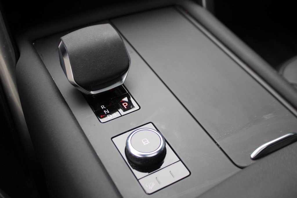 Certified 2024 Land Rover Discovery Dynamic SE image 23