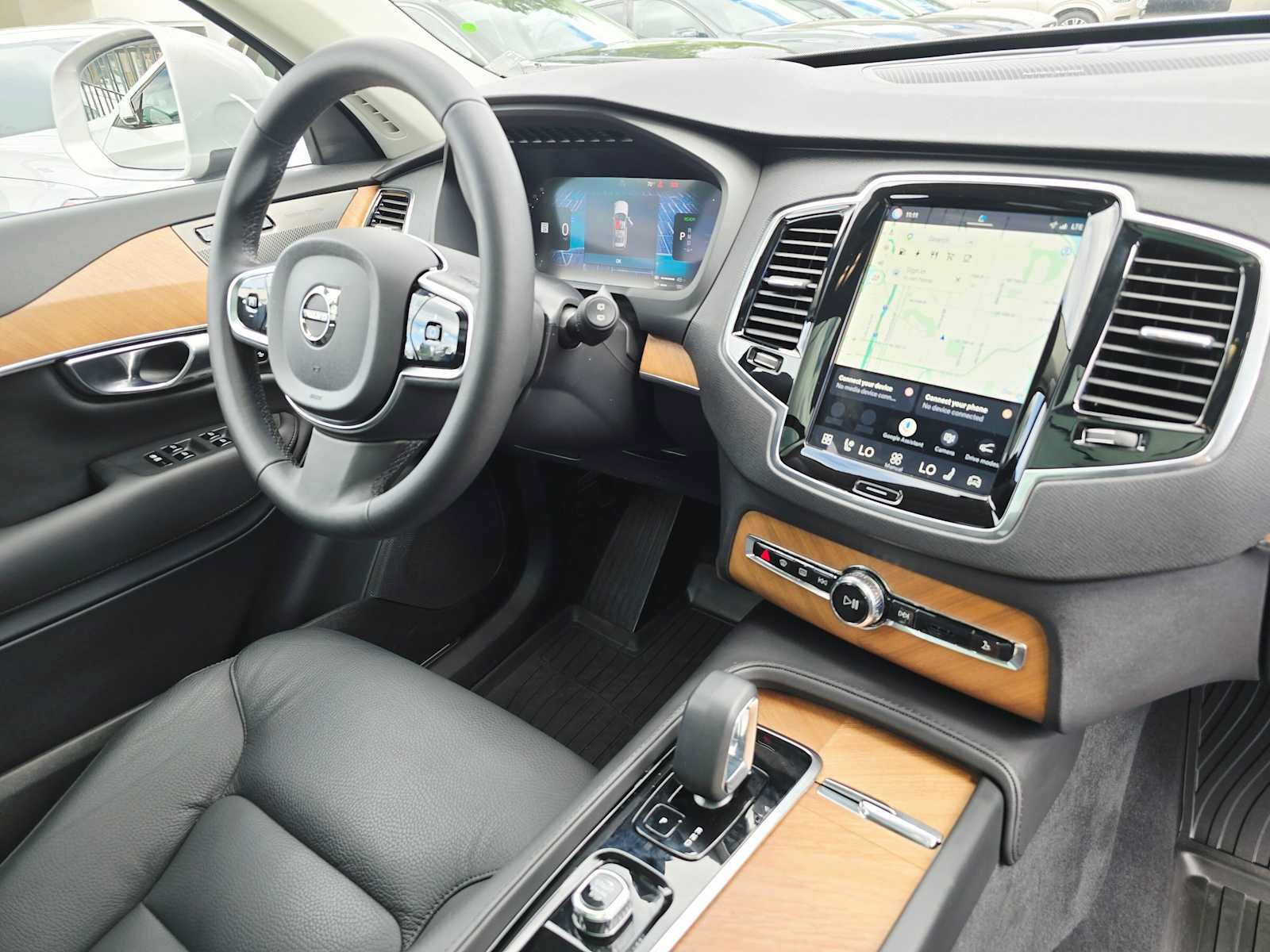 Certified 2025 Volvo XC90 T8 Plus w/ Protection Package Premier AWD/4WD image 12