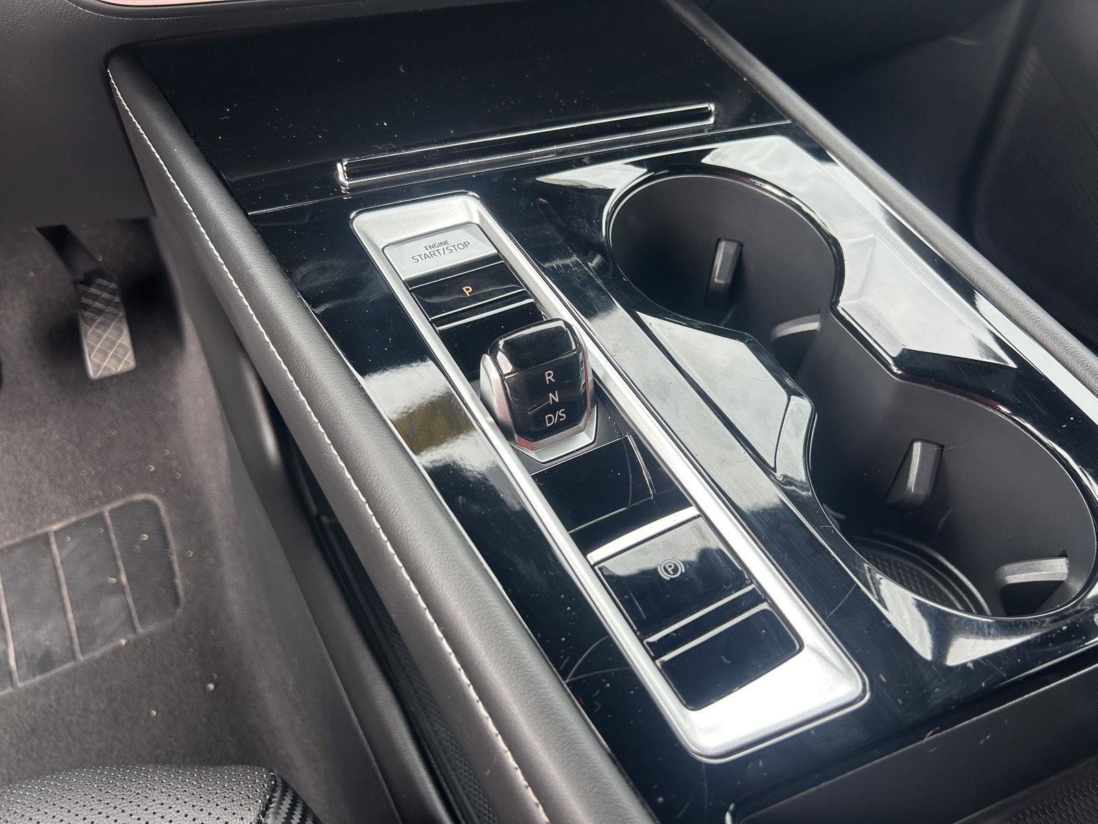 Used 2024 Volkswagen Atlas Cross Sport SE image 19