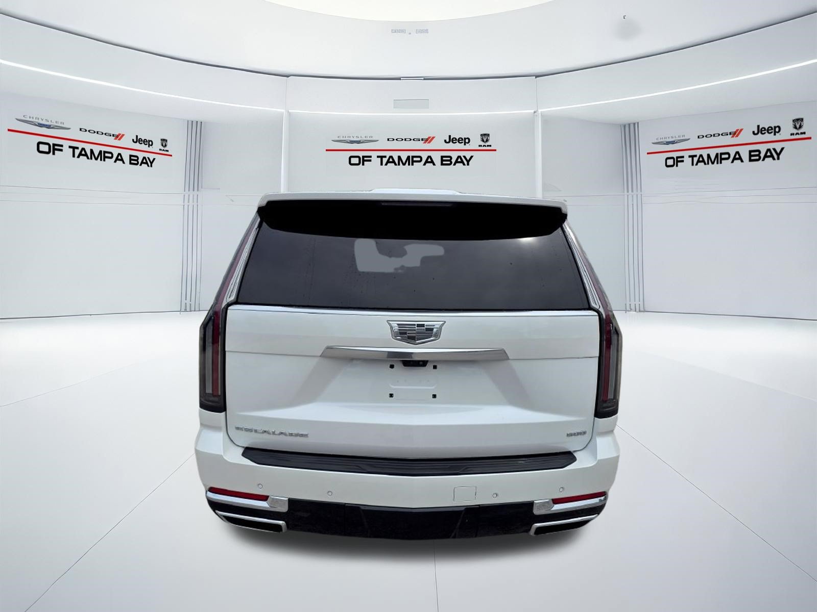 Used 2025 Cadillac Escalade ESV Premium Luxury w/ LPO, Radiant Package AWD/4WD image 5
