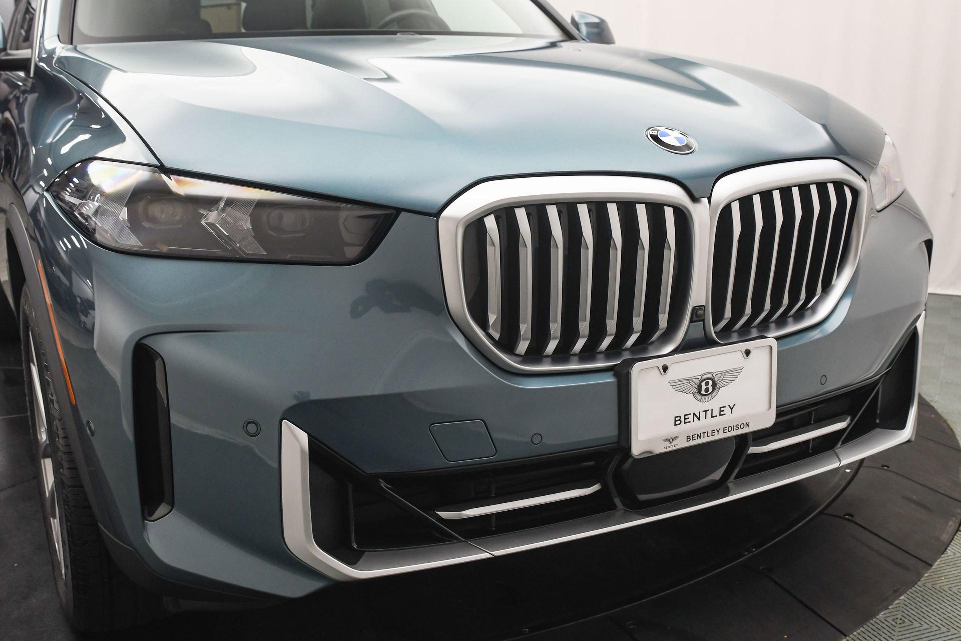 Used 2024 BMW X5 xDrive40i w/ Parking Assistance Package image 27