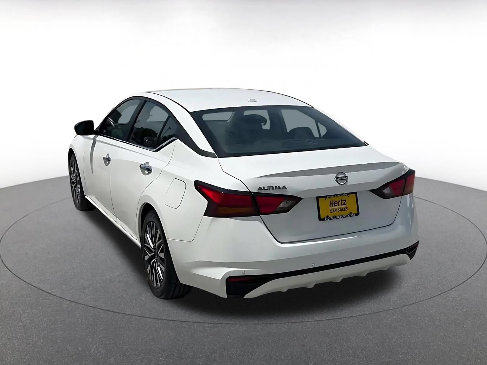 Used 2025 Nissan Altima 2.5 SV FWD image 11