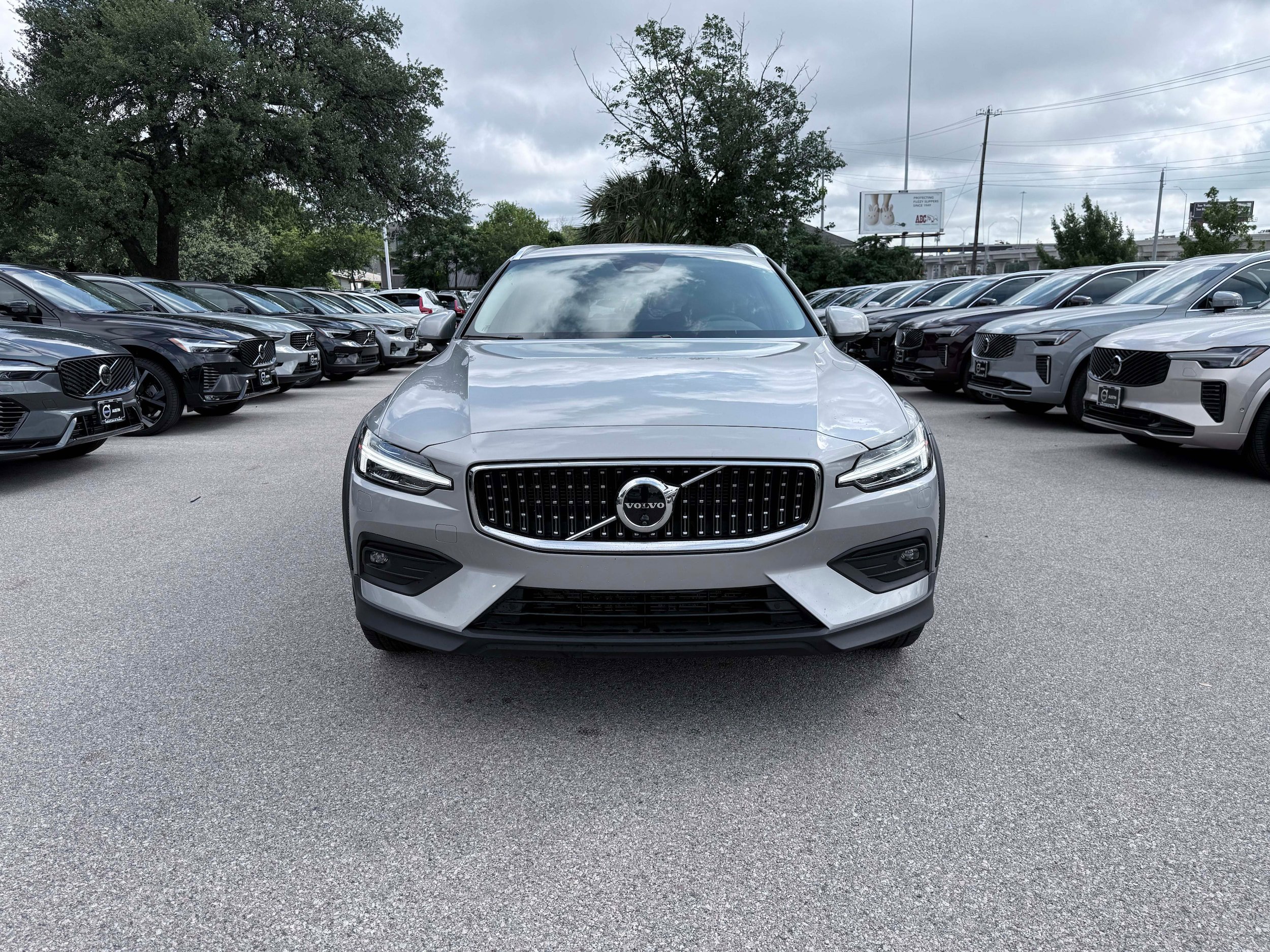 Certified 2025 Volvo V60 B5 Cross Country Plus AWD/4WD image 8