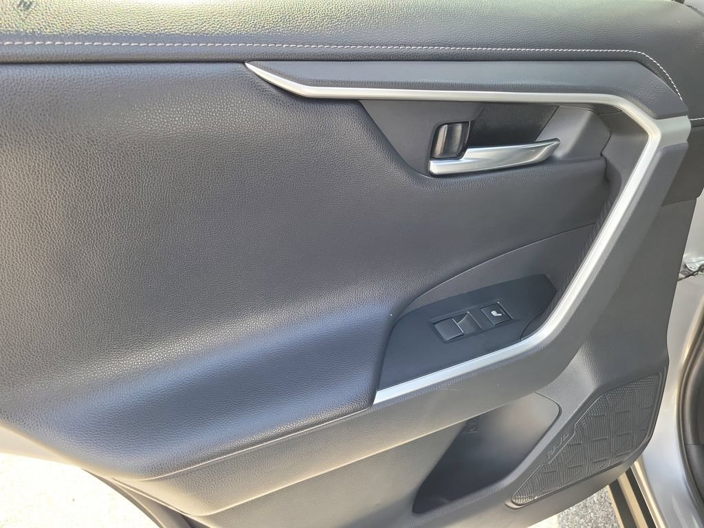 Used 2019 Toyota RAV4 Limited w/ Cold Weather Package FWD image 15