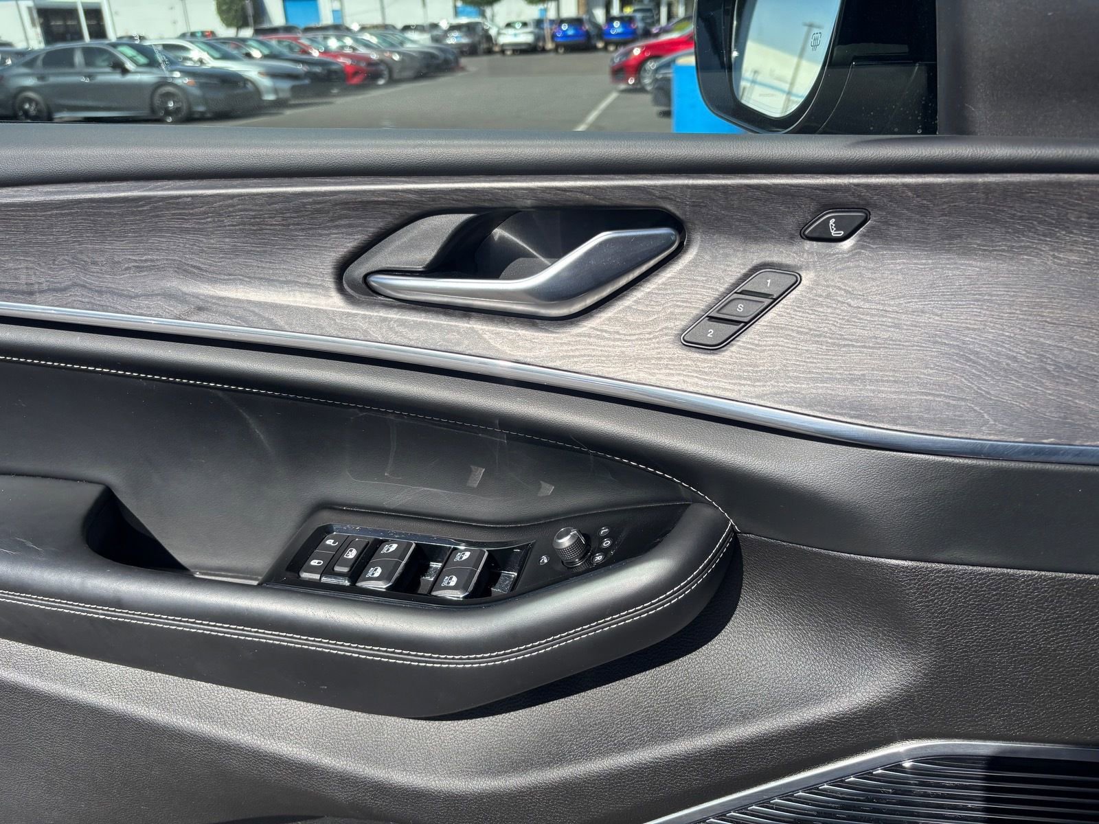 Used 2022 Jeep Grand Cherokee Overland w/ Luxury Tech Group IV image 33