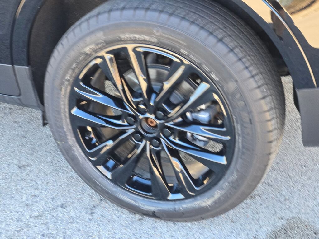 New 2025 Cadillac XT5 Premium Luxury w/ LPO, Red Accent Package AWD/4WD image 15