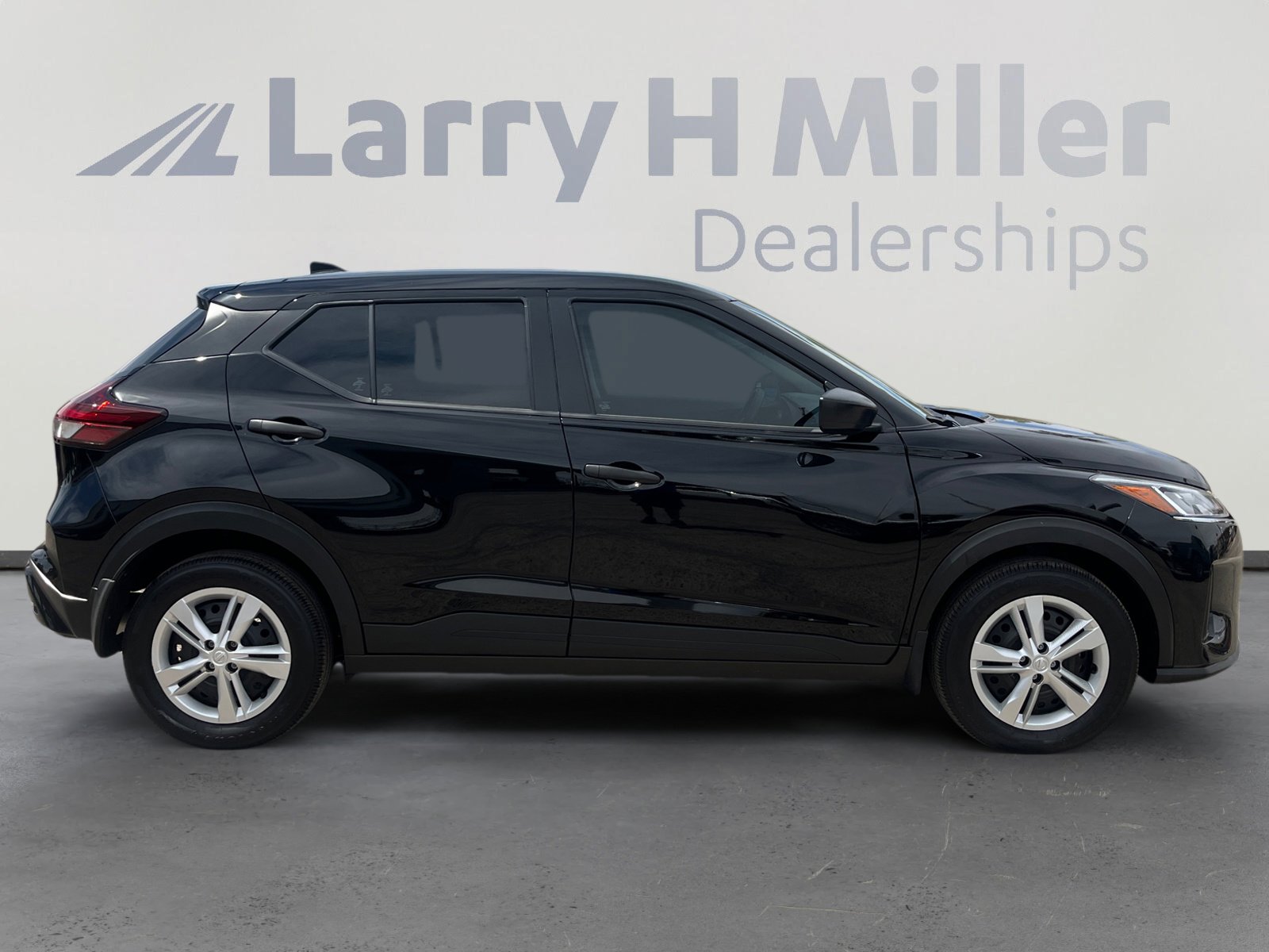 Used 2025 Nissan Kicks Play S image 6