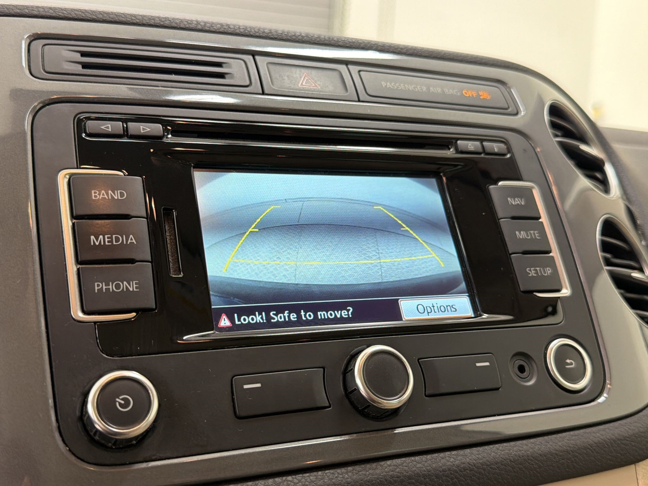 Used 2015 Volkswagen Tiguan SEL FWD image 20
