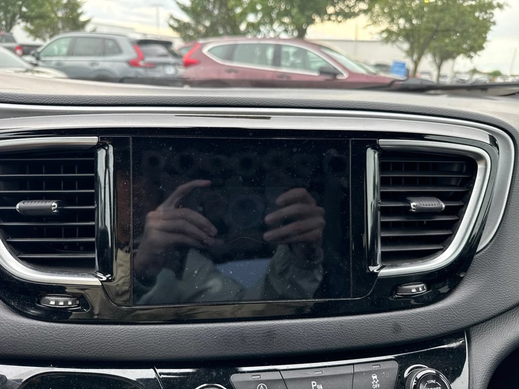 Used 2019 Chrysler Pacifica Touring-L Plus w/ S Appearance Package FWD image 21