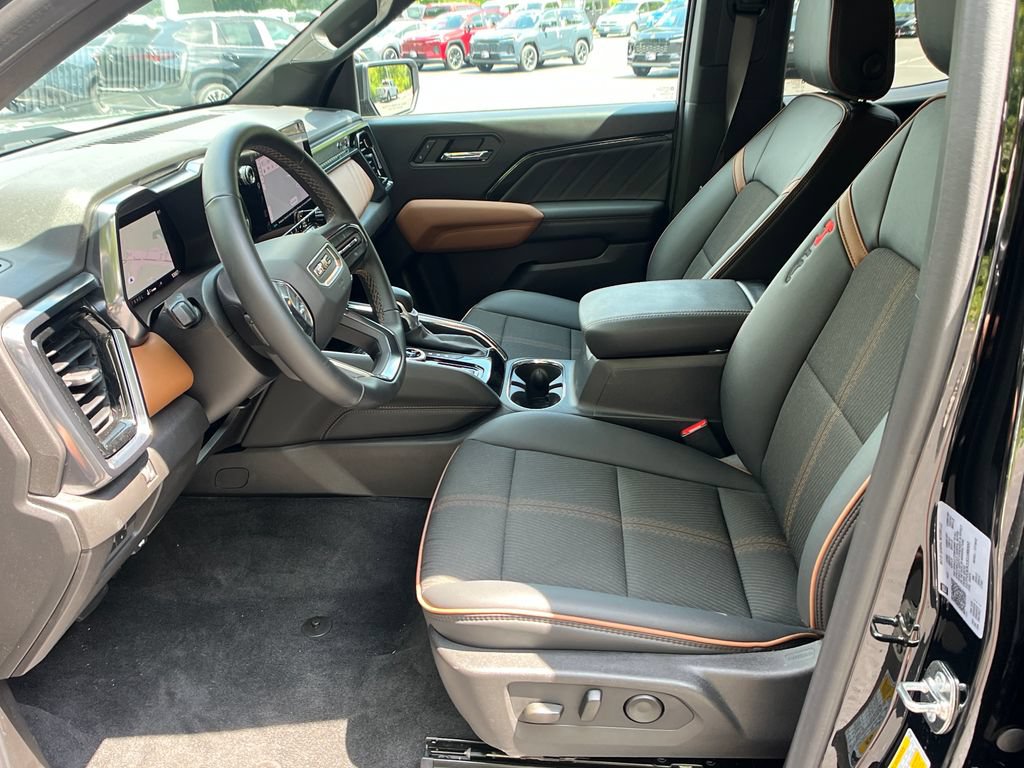 Used 2025 GMC Canyon AT4 AWD/4WD image 9