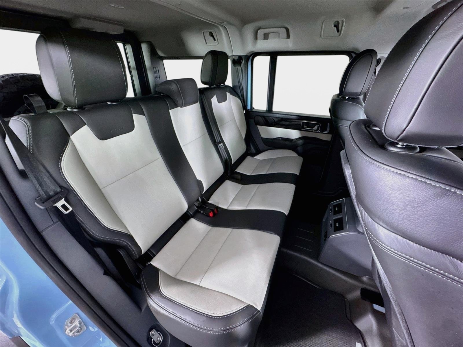 Used 2025 INEOS Grenadier Station Wagon AWD/4WD image 26