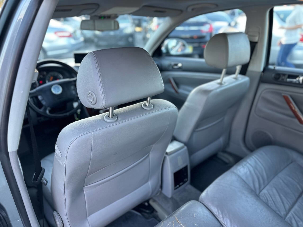 Used 2004 Volkswagen Passat GLX image 15