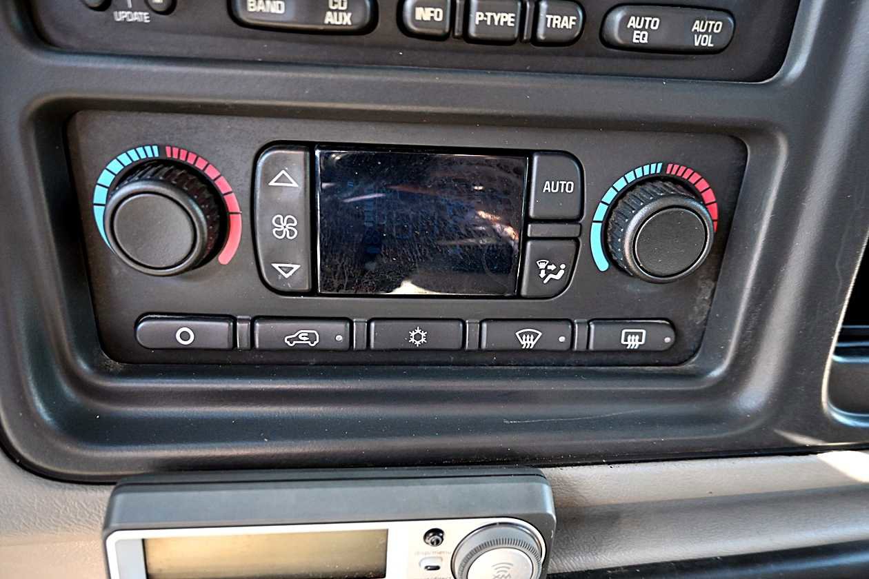 Used 2004 Chevrolet Silverado 2500 LT w/ Skid Plate Package image 26