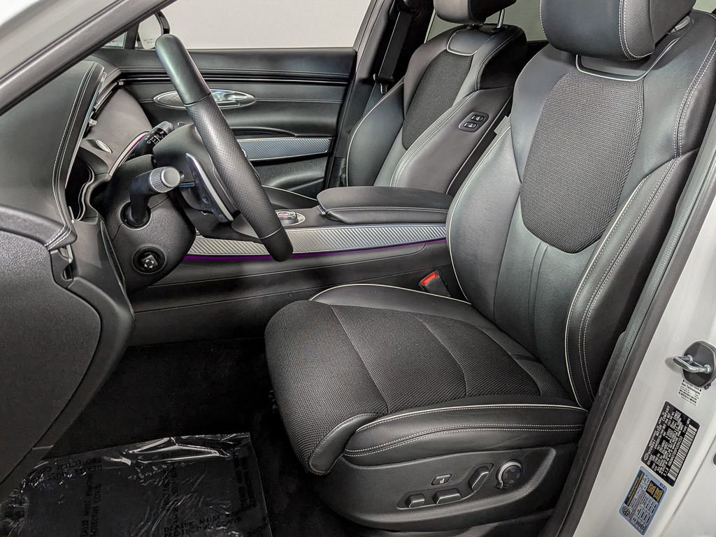 Used 2023 Genesis GV70 2.5T w/ Sport Prestige Package image 16