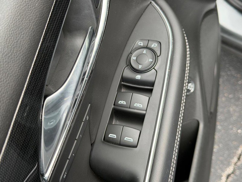 Used 2023 Buick Envision Essence image 21