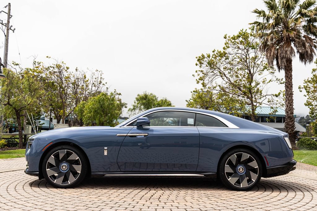 Used 2025 Rolls-Royce Spectre w/ Leather Finishing Pack AWD/4WD image 9