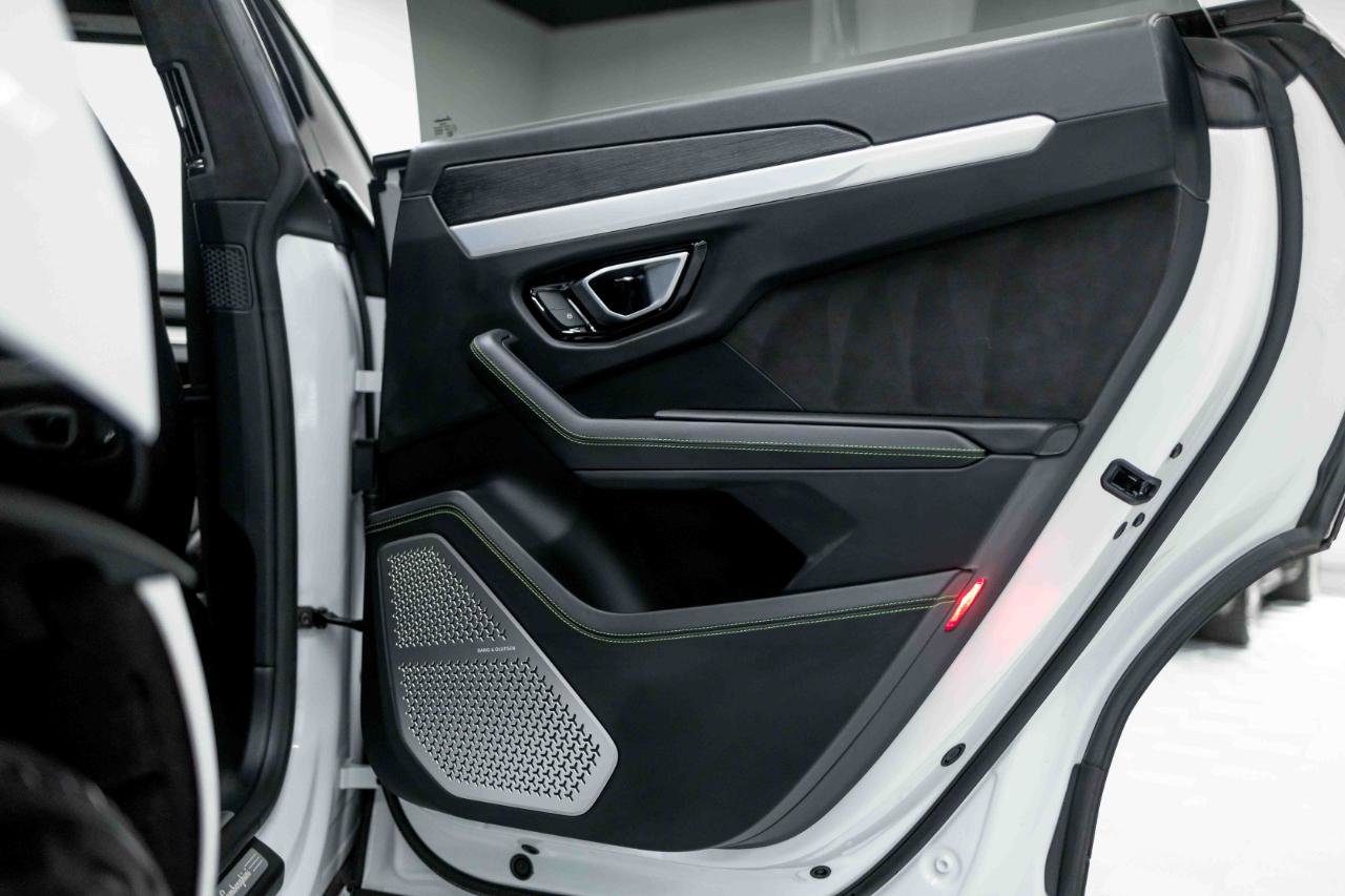 Used 2020 Lamborghini Urus Base image 44